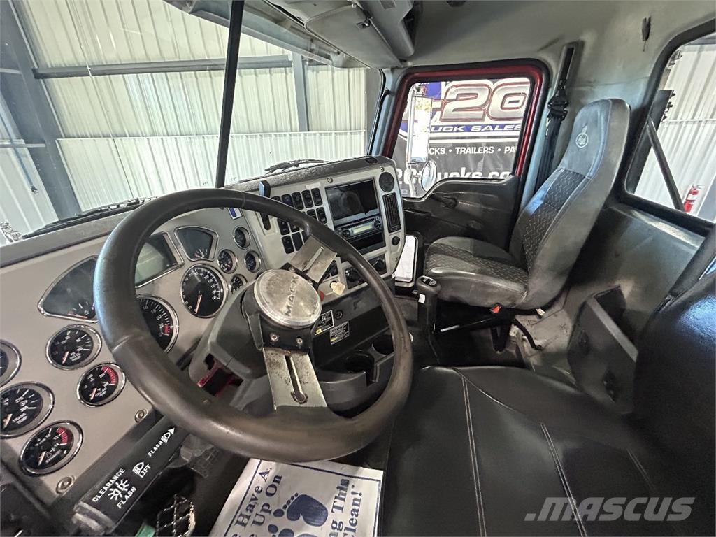 Mack GU713 Autotractoare