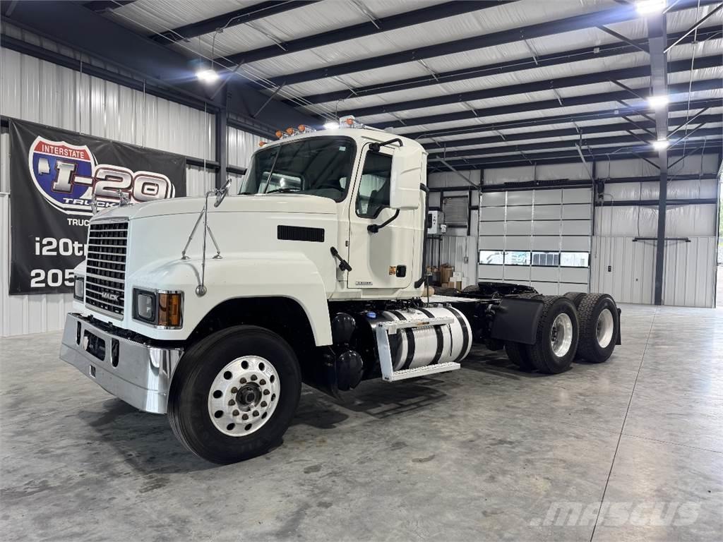 Mack Pinnacle Autotractoare