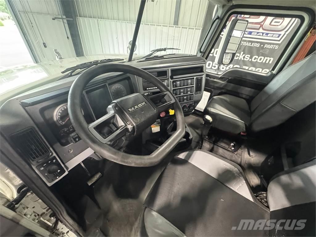 Mack Pinnacle Autotractoare