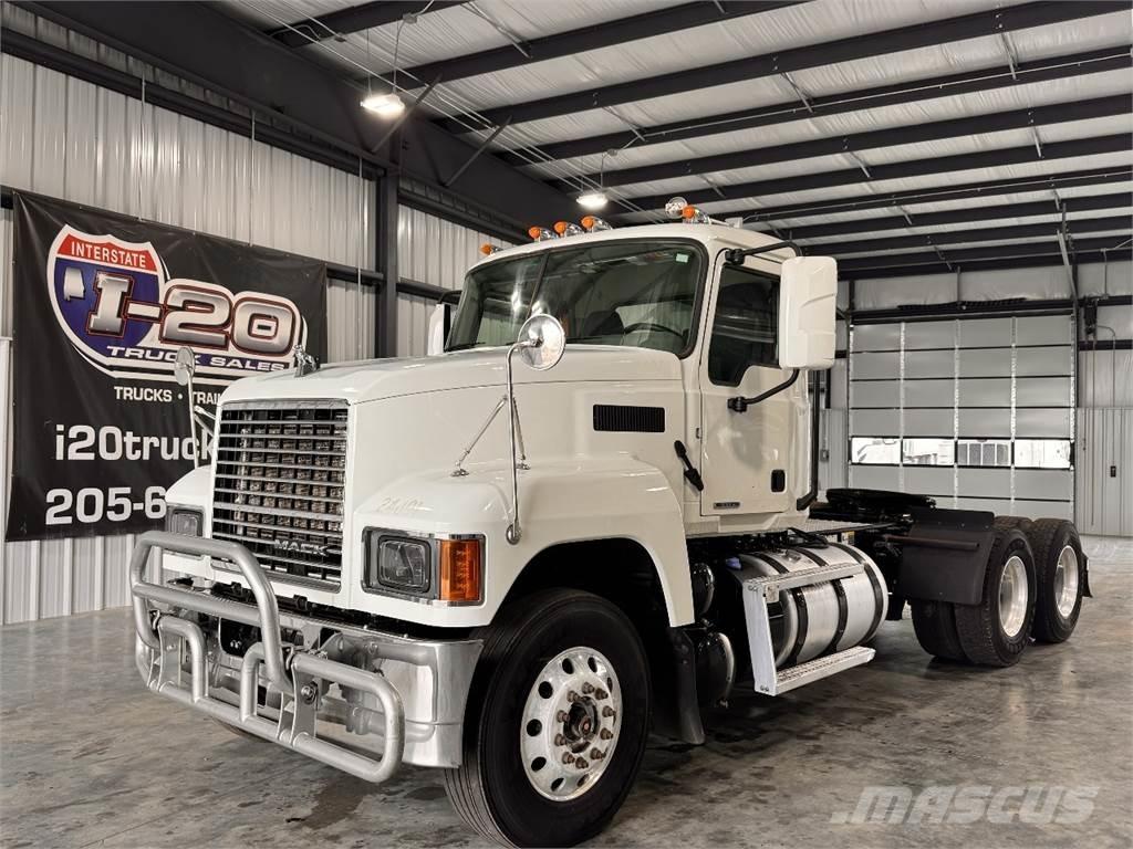 Mack Pinnacle Autotractoare