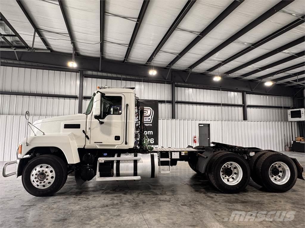 Mack Pinnacle Autotractoare