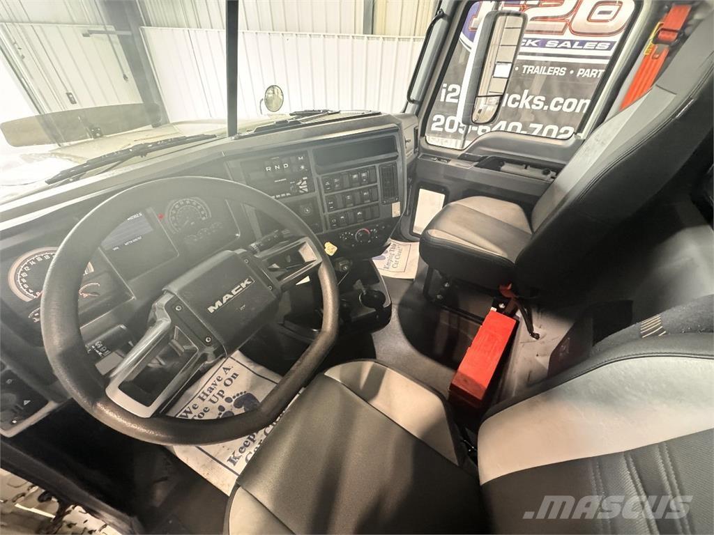 Mack Pinnacle Autotractoare