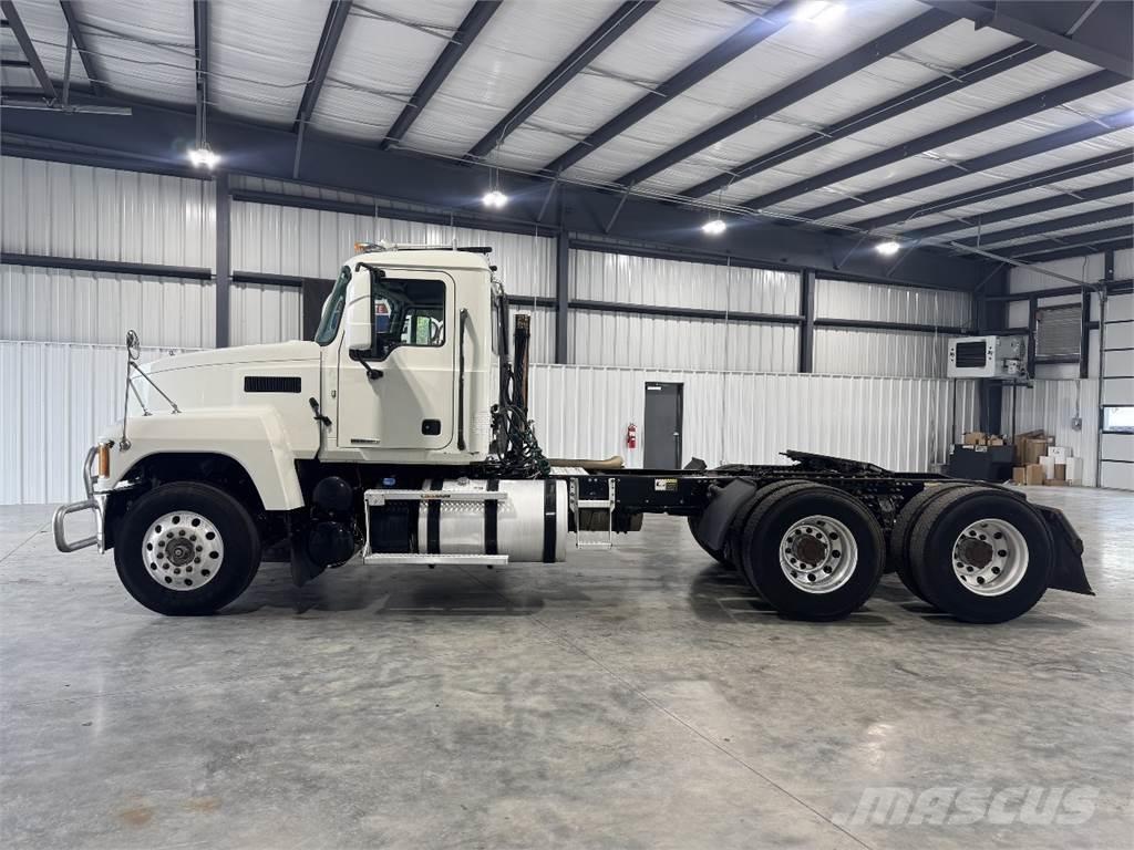 Mack Pinnacle Autotractoare