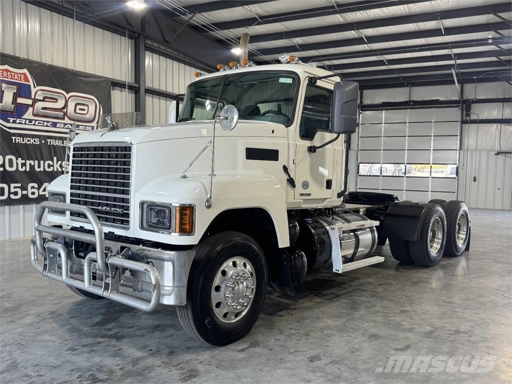 Mack Pinnacle Autotractoare