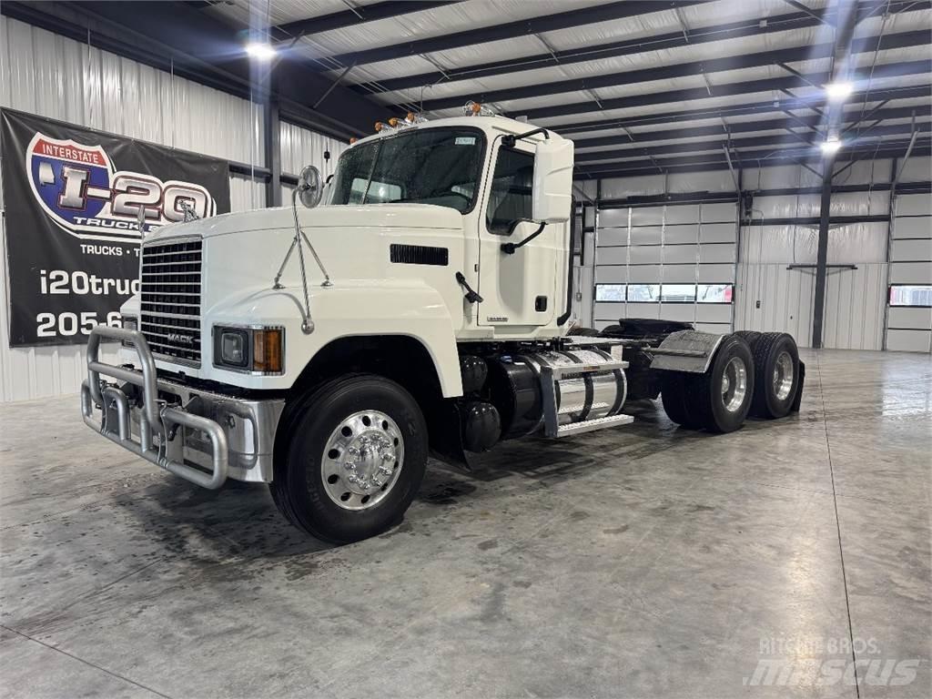 Mack Pinnacle 64T Autotractoare