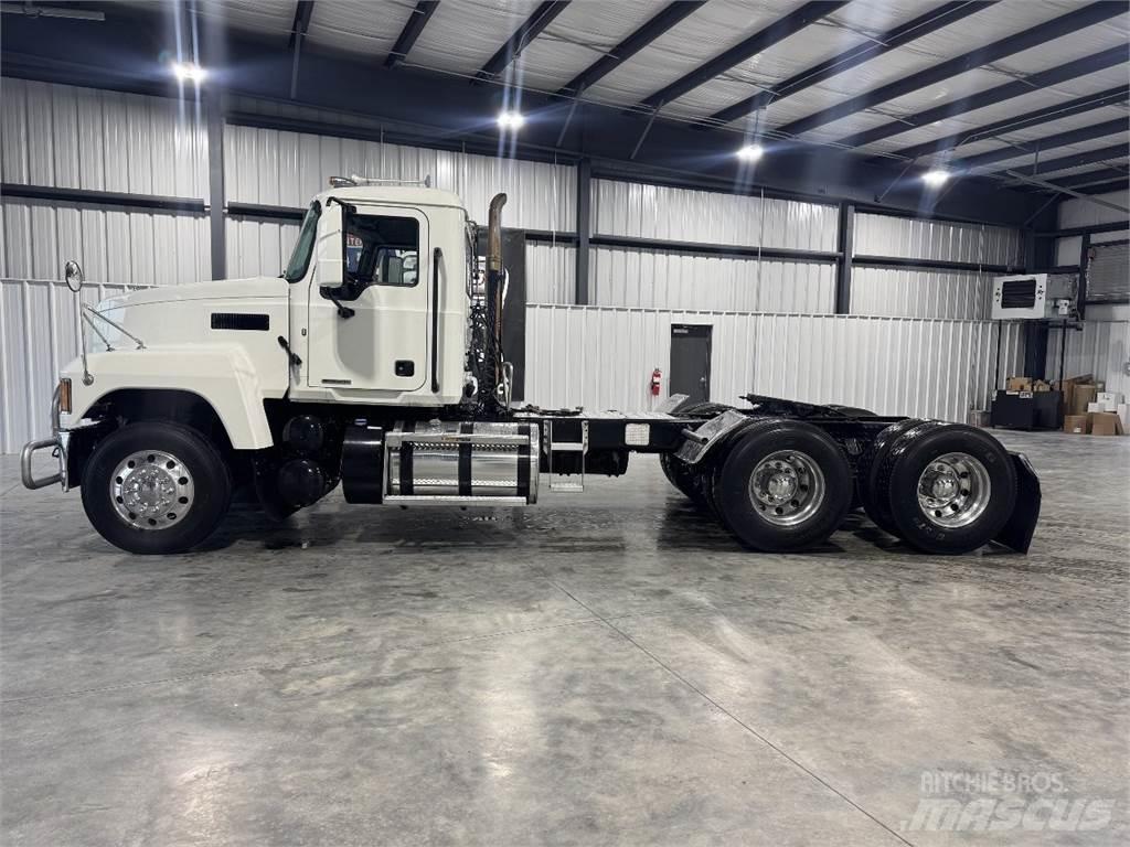 Mack Pinnacle 64T Autotractoare