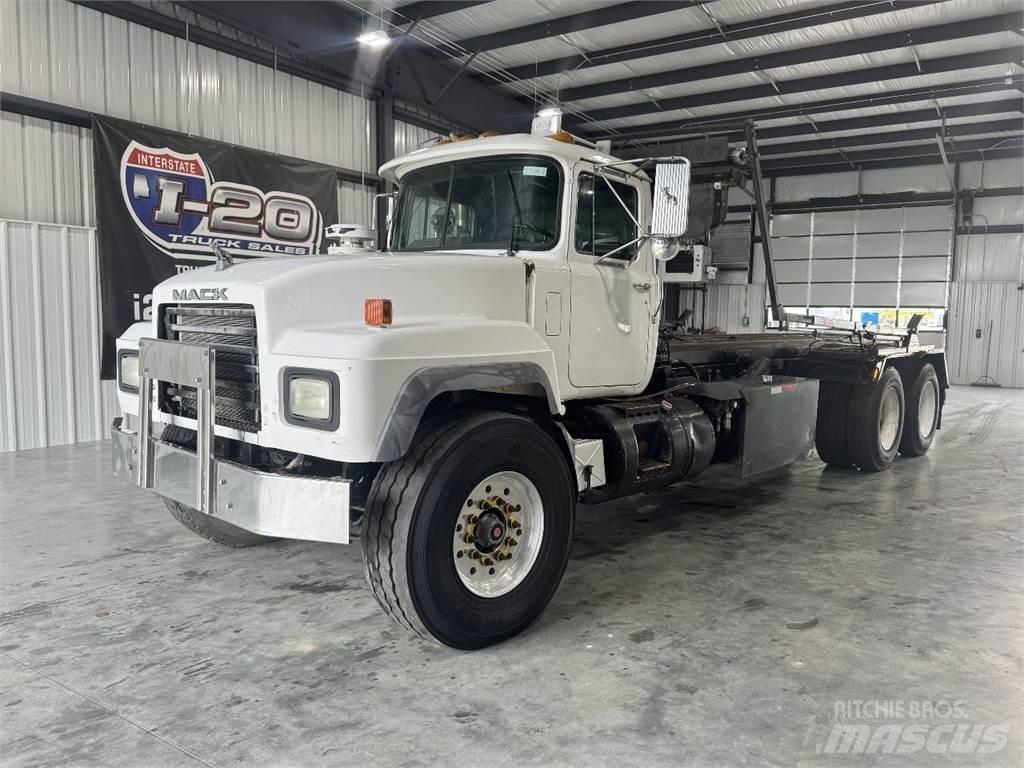 Mack RD690S Camion cadru container