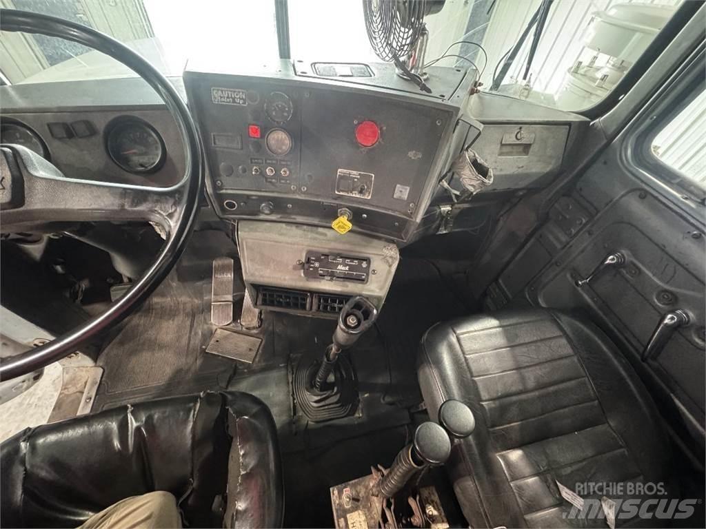 Mack RD690S Camion cadru container