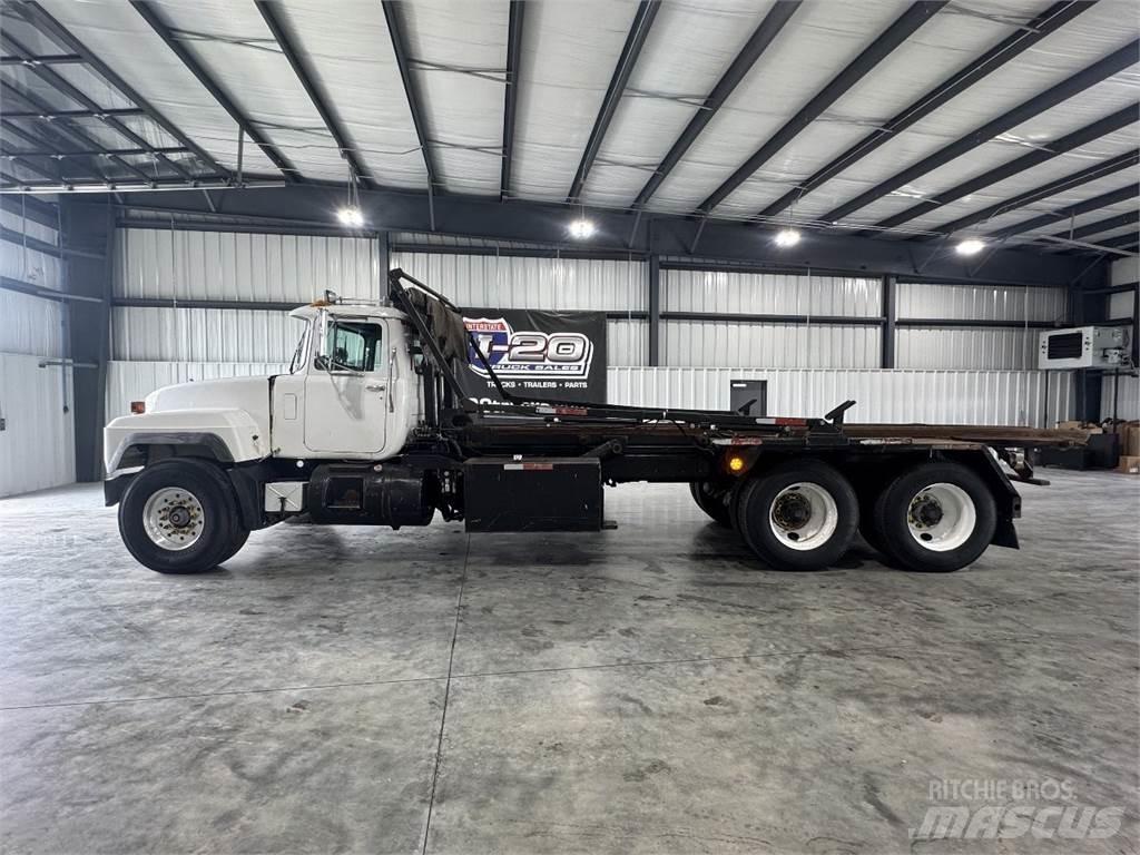Mack RD690S Camion cadru container