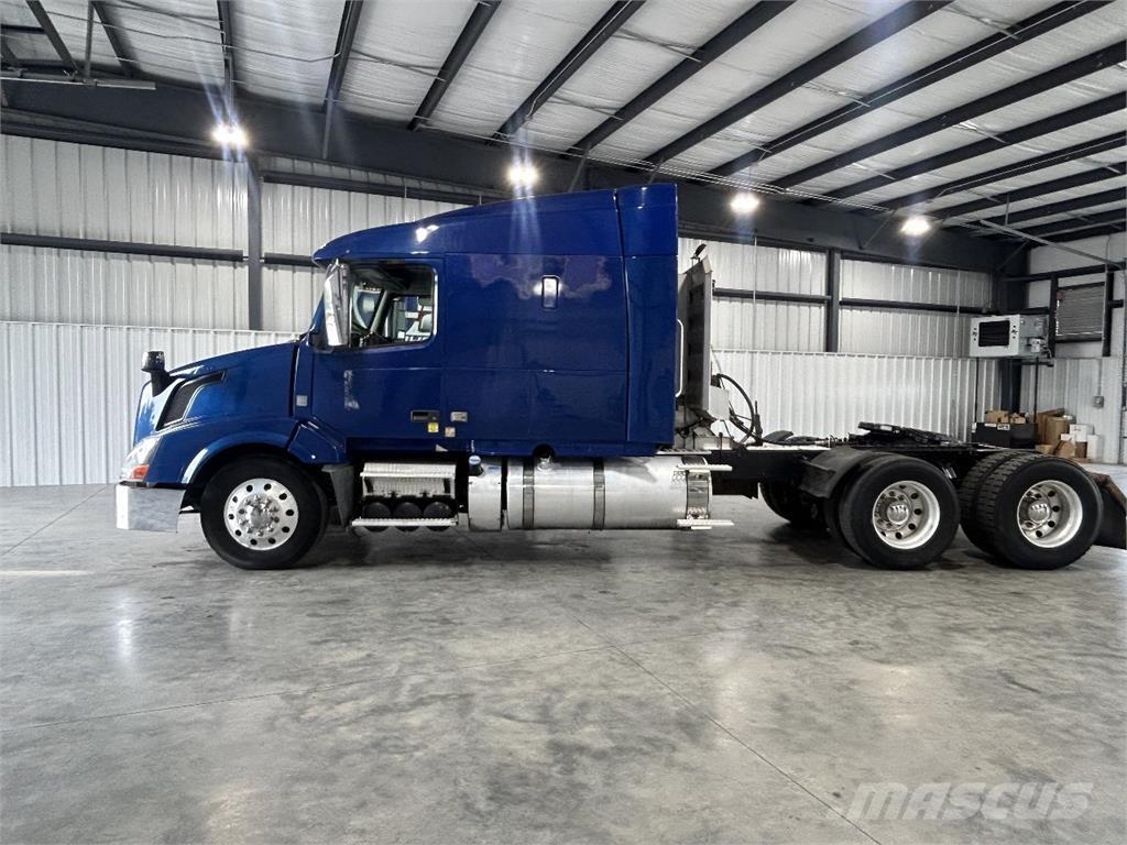 Volvo VNL630 Autotractoare