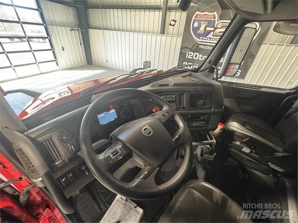 Volvo VNL64T740 Autotractoare