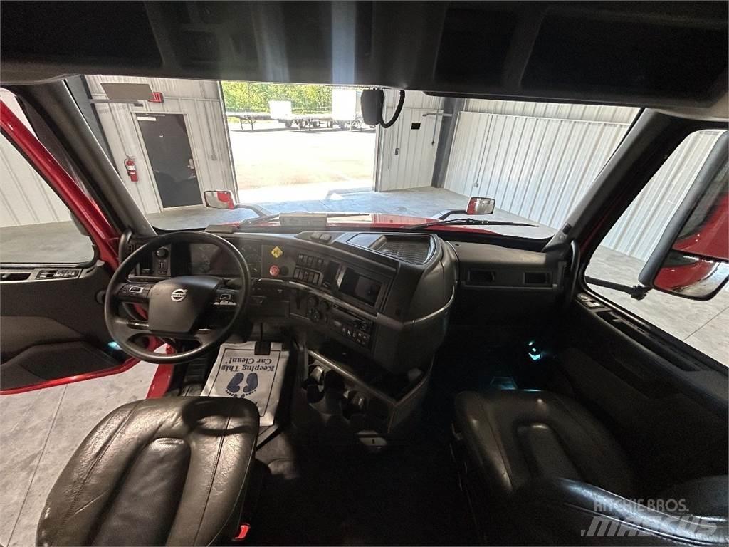 Volvo VNL64T740 Autotractoare