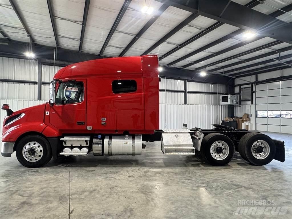 Volvo VNL64T740 Autotractoare