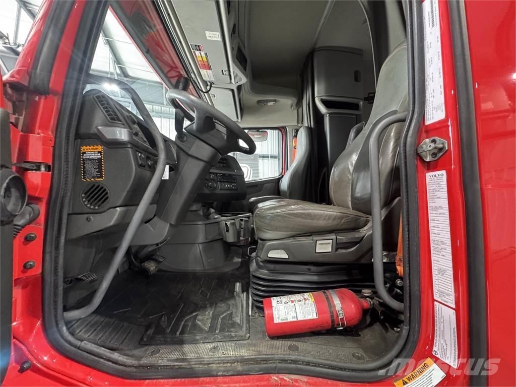 Volvo VNL64T740 Autotractoare