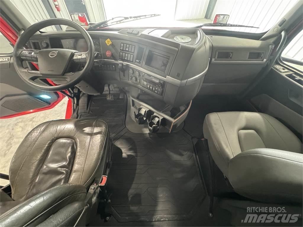 Volvo VNL64T740 Autotractoare