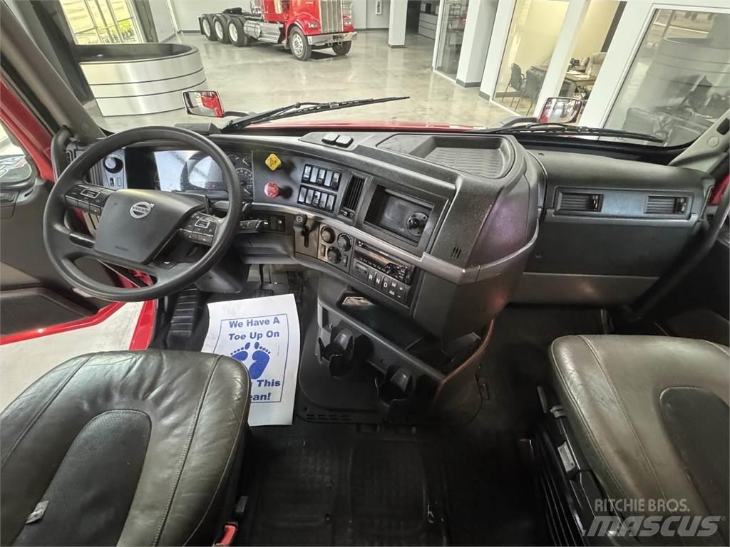 Volvo VNL64T740 Autotractoare