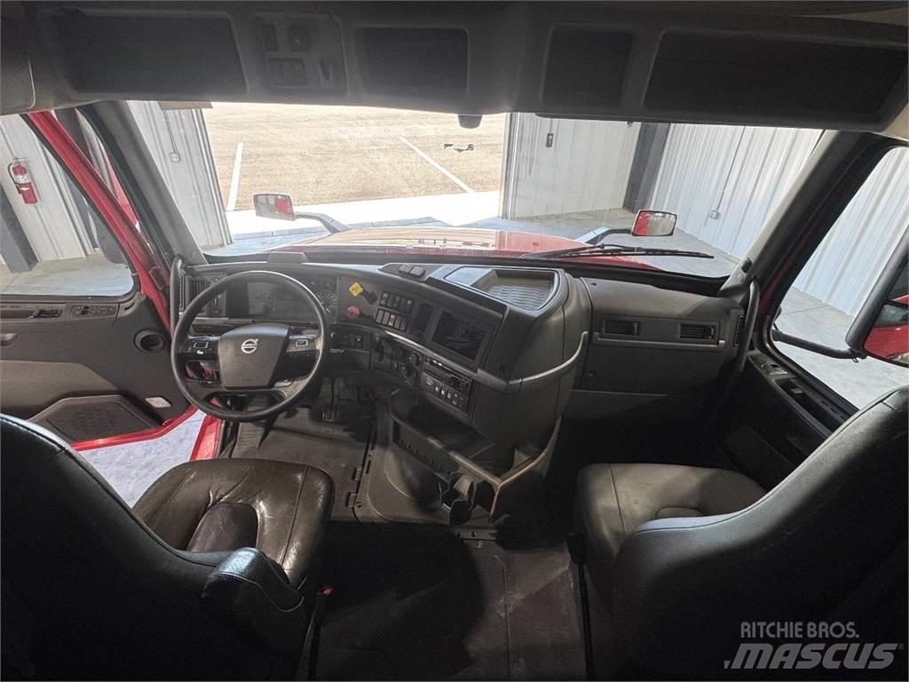 Volvo VNL64T740 Autotractoare