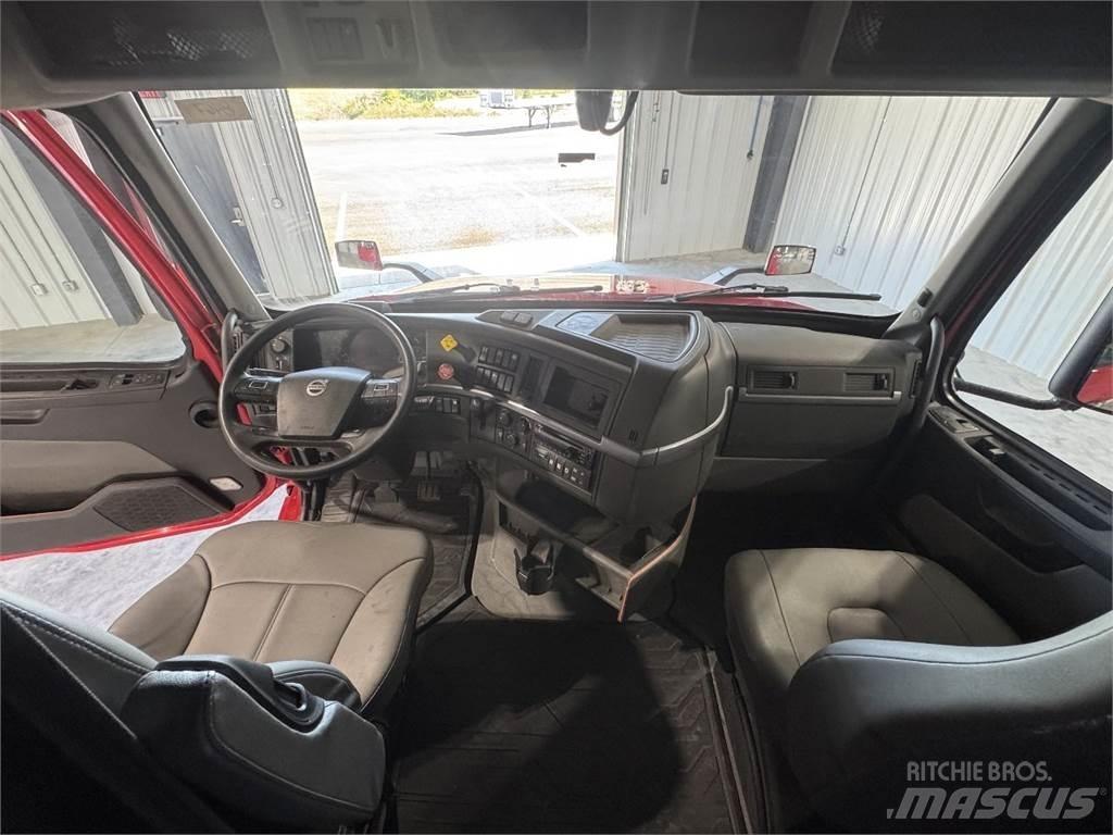 Volvo VNL64T740 Autotractoare