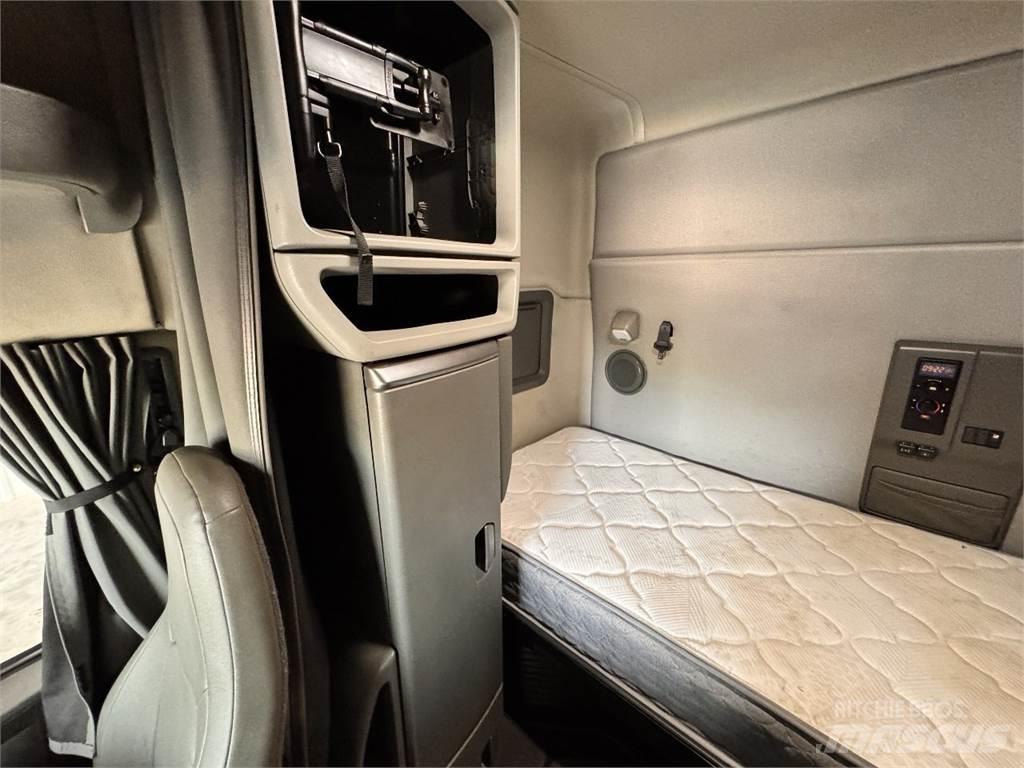 Volvo VNL64T740 Autotractoare