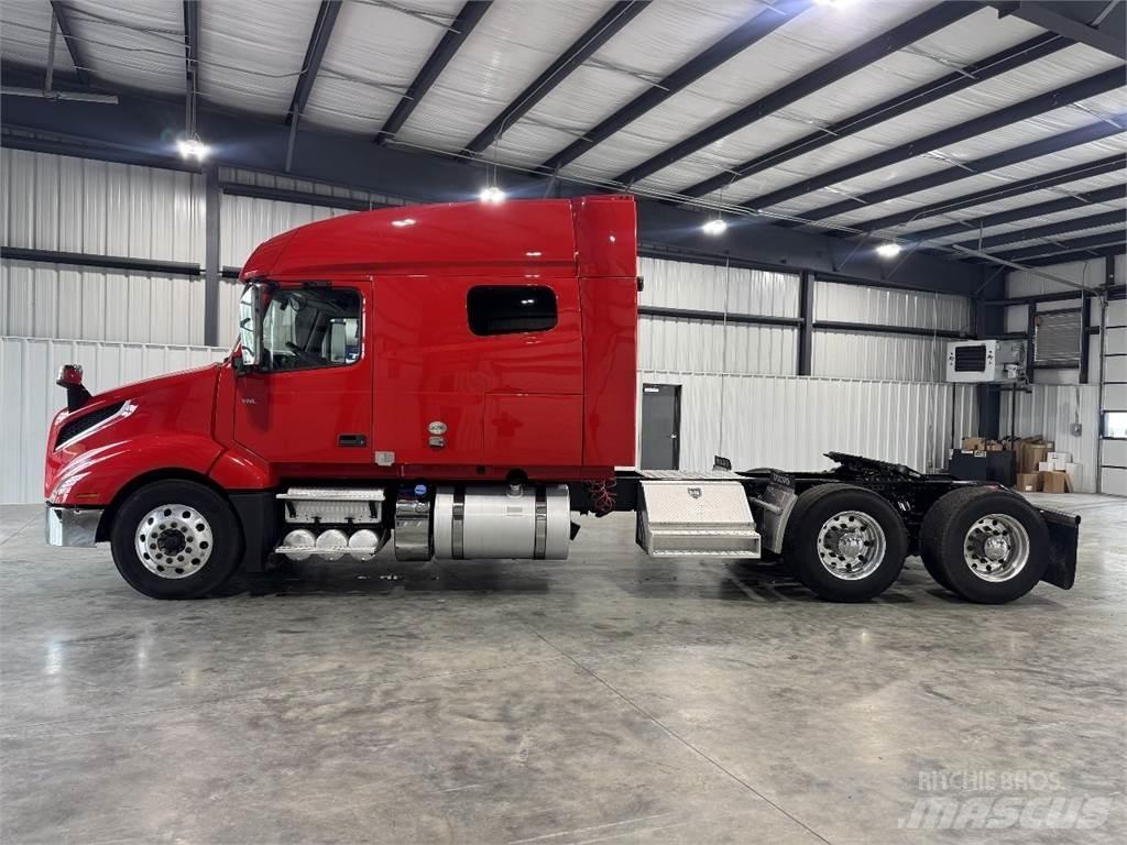 Volvo VNL64T740 Autotractoare