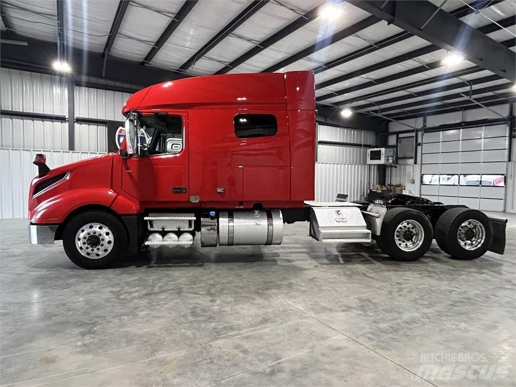 Volvo VNL64T740 Autotractoare