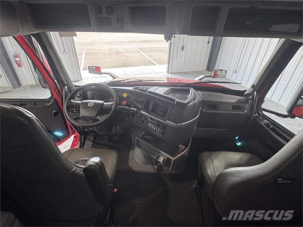 Volvo VNL64T740 Autotractoare