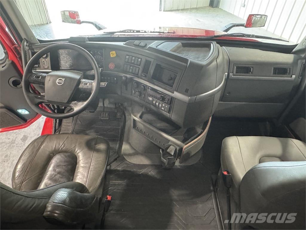 Volvo VNL64T740 Autotractoare