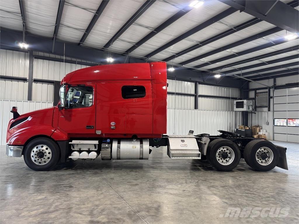 Volvo VNL64T740 Autotractoare
