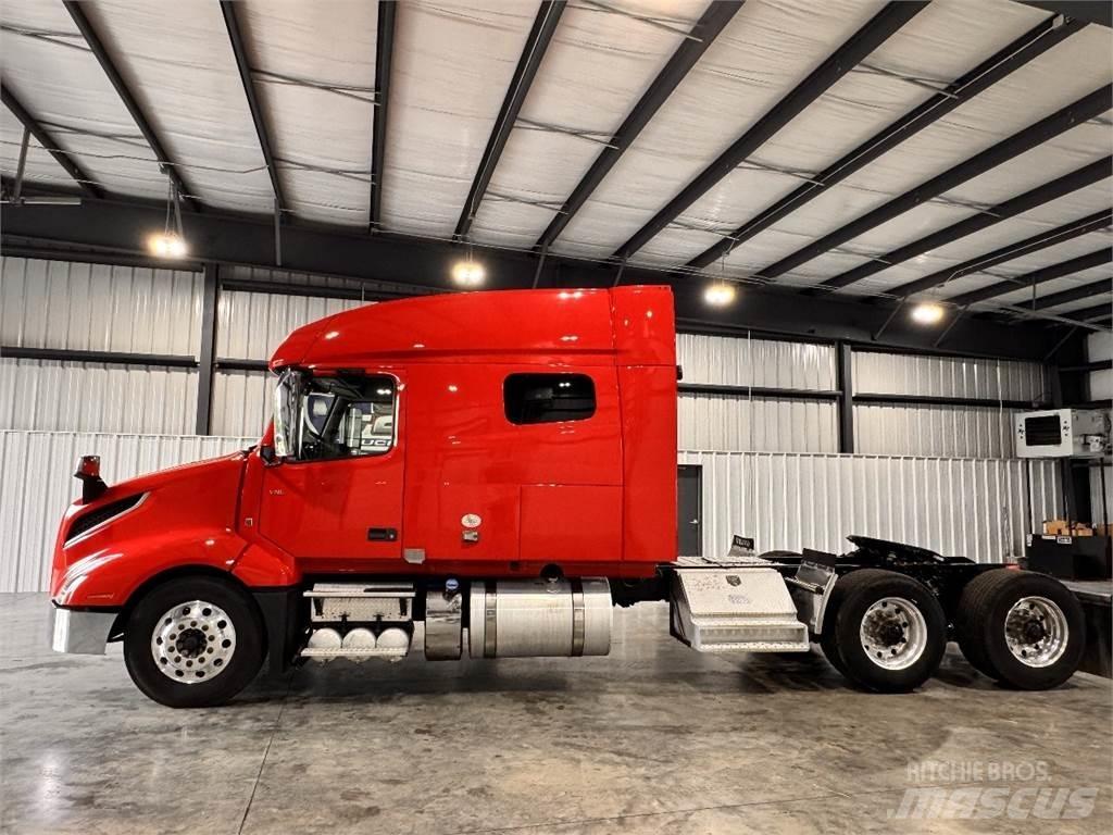 Volvo VNL64T740 Autotractoare