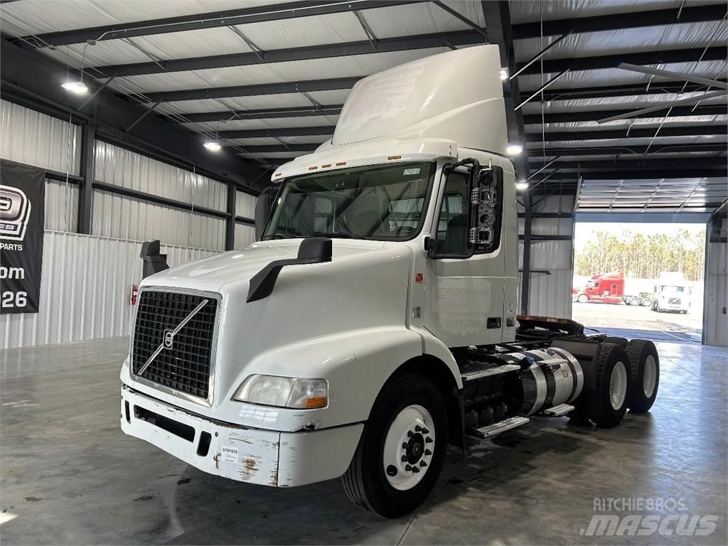 Volvo VNM Autotractoare
