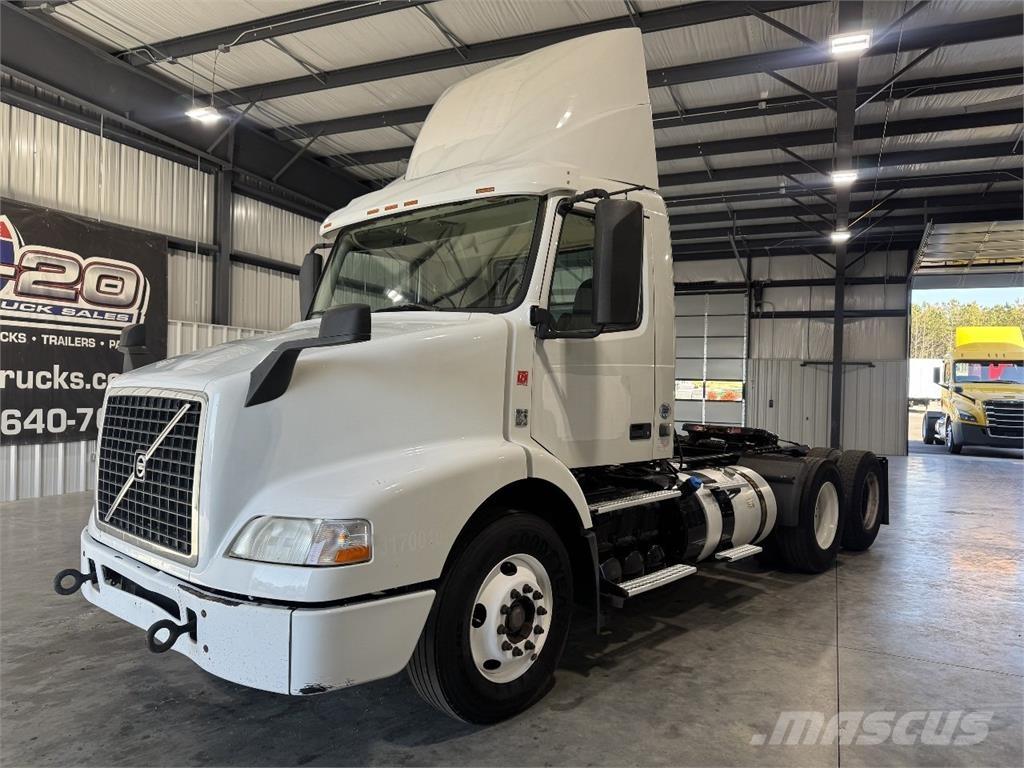 Volvo VNM Autotractoare