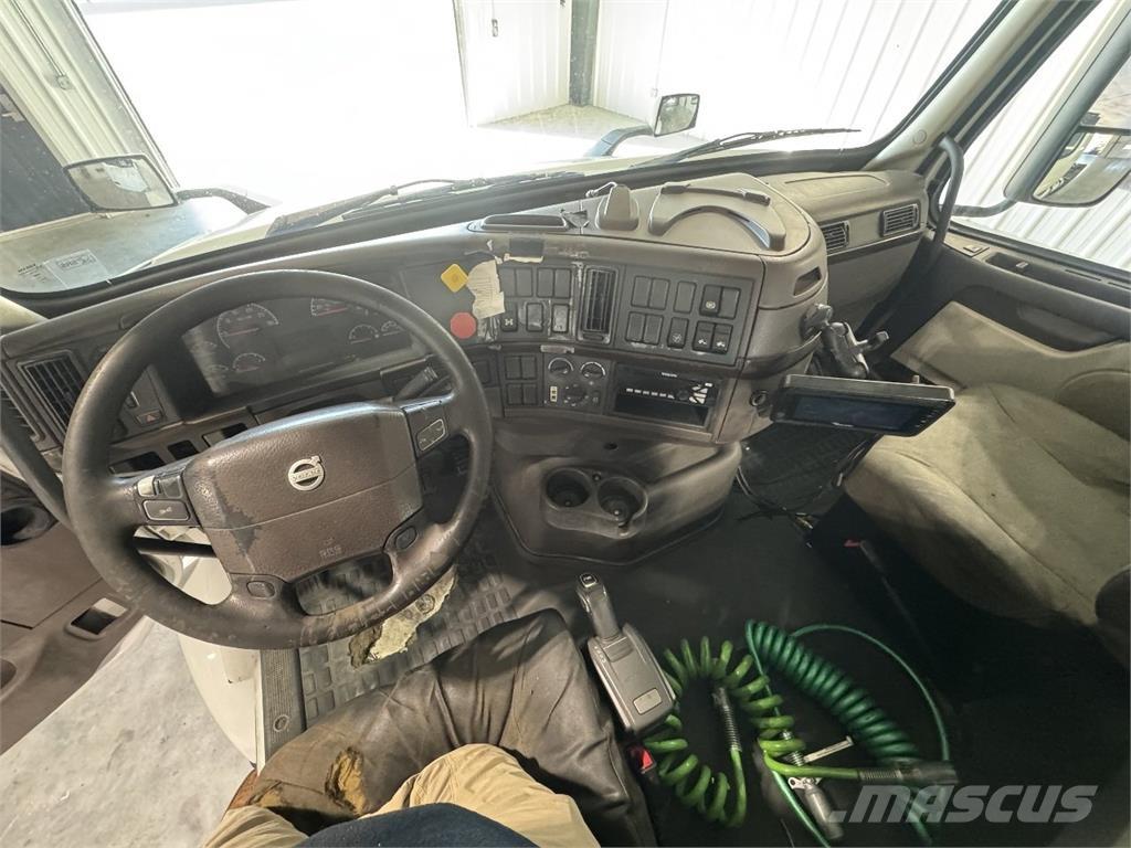 Volvo VNM Autotractoare