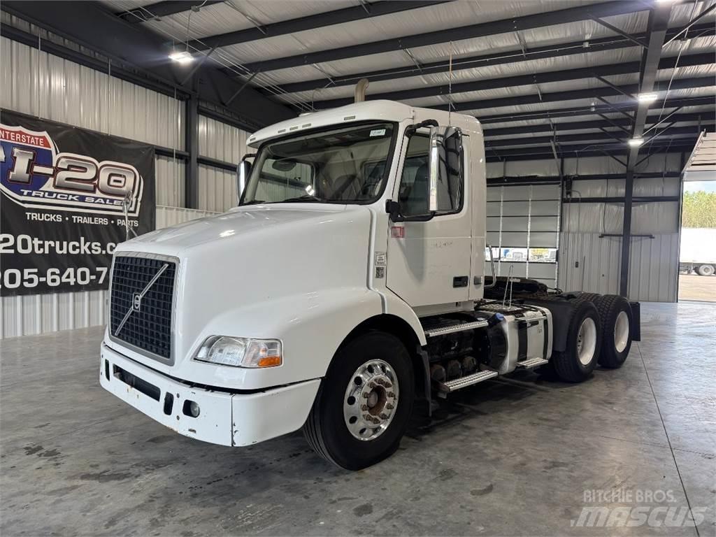 Volvo VNM Autotractoare