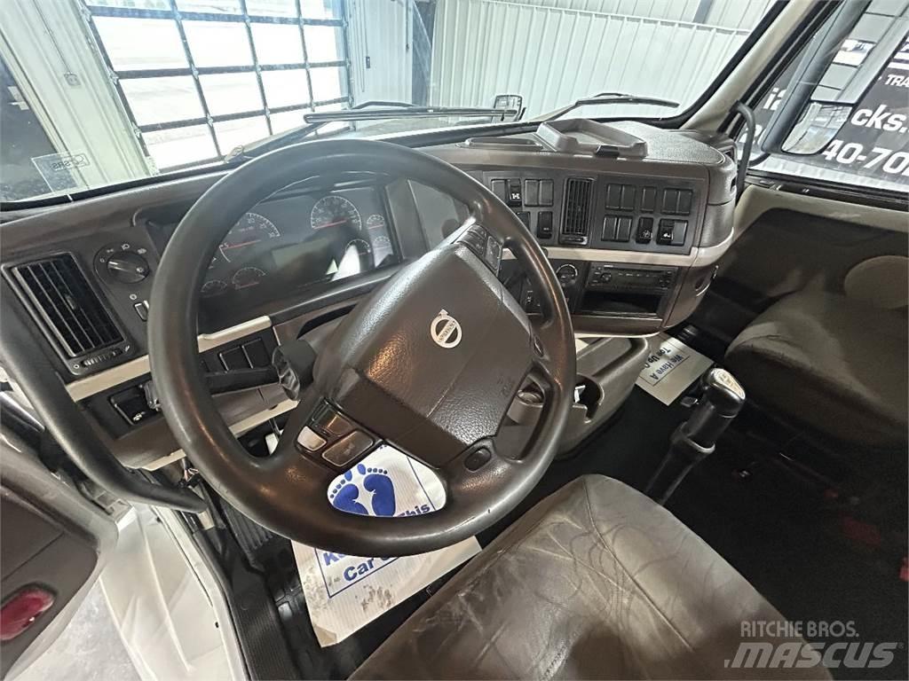 Volvo VNM64T200 Autotractoare