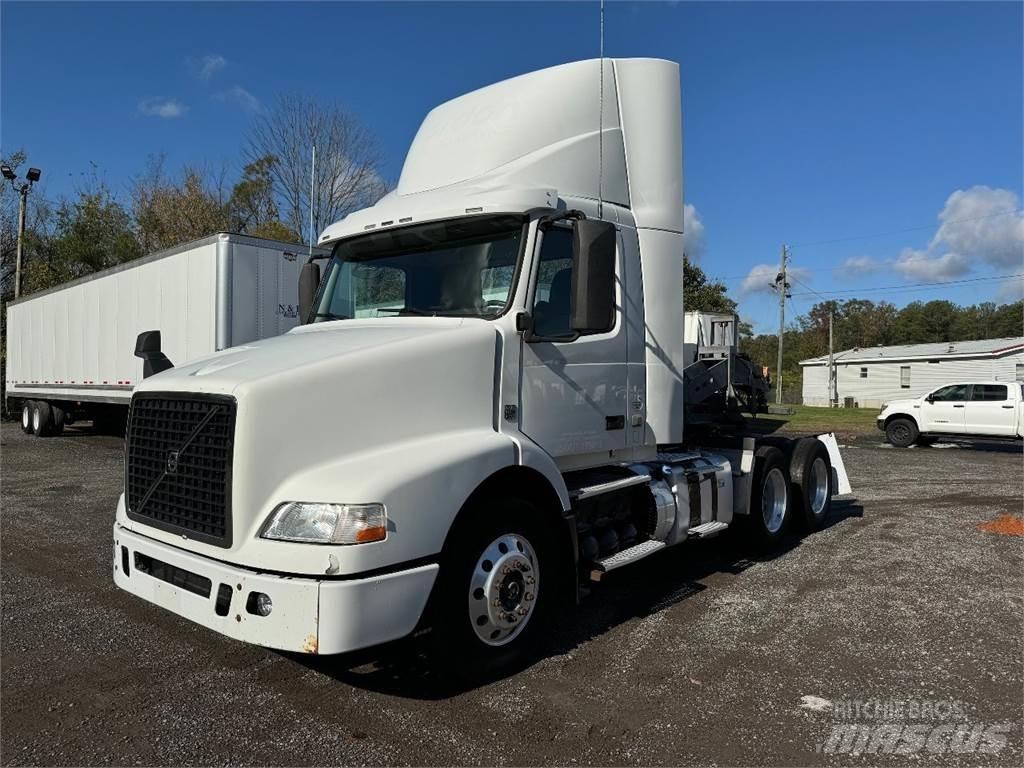 Volvo VNM64T200 Autotractoare