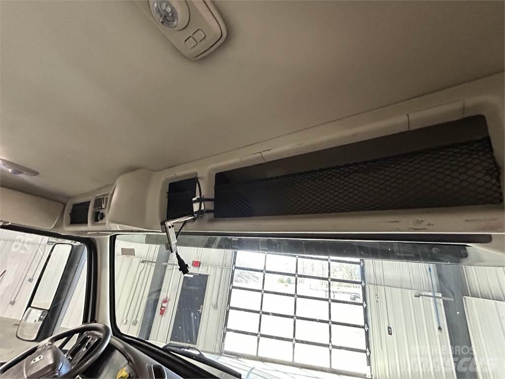 Volvo VNM64T200 Autotractoare