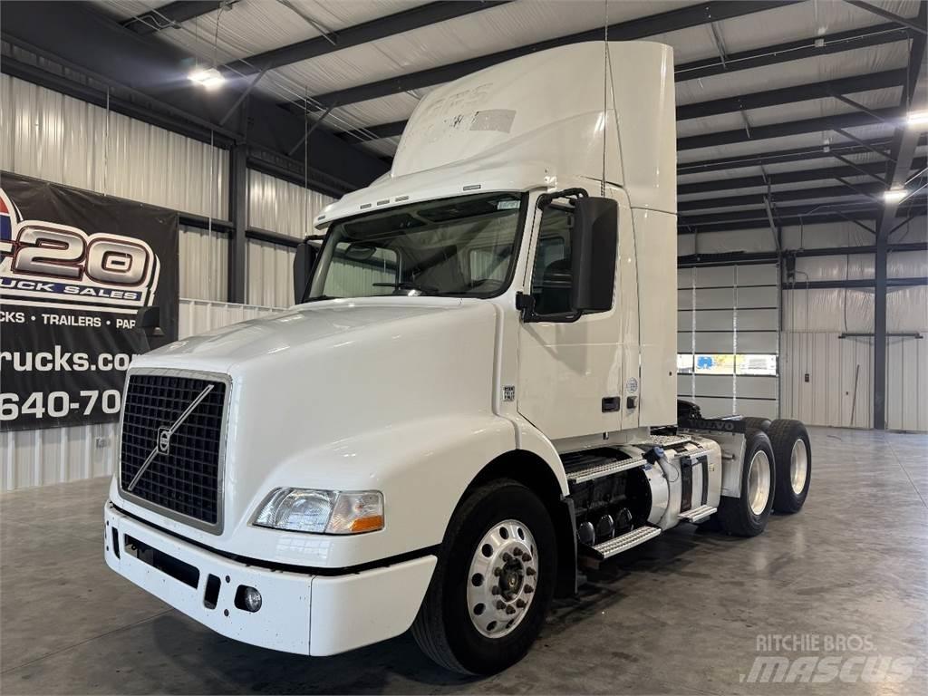 Volvo VNM64T200 Autotractoare