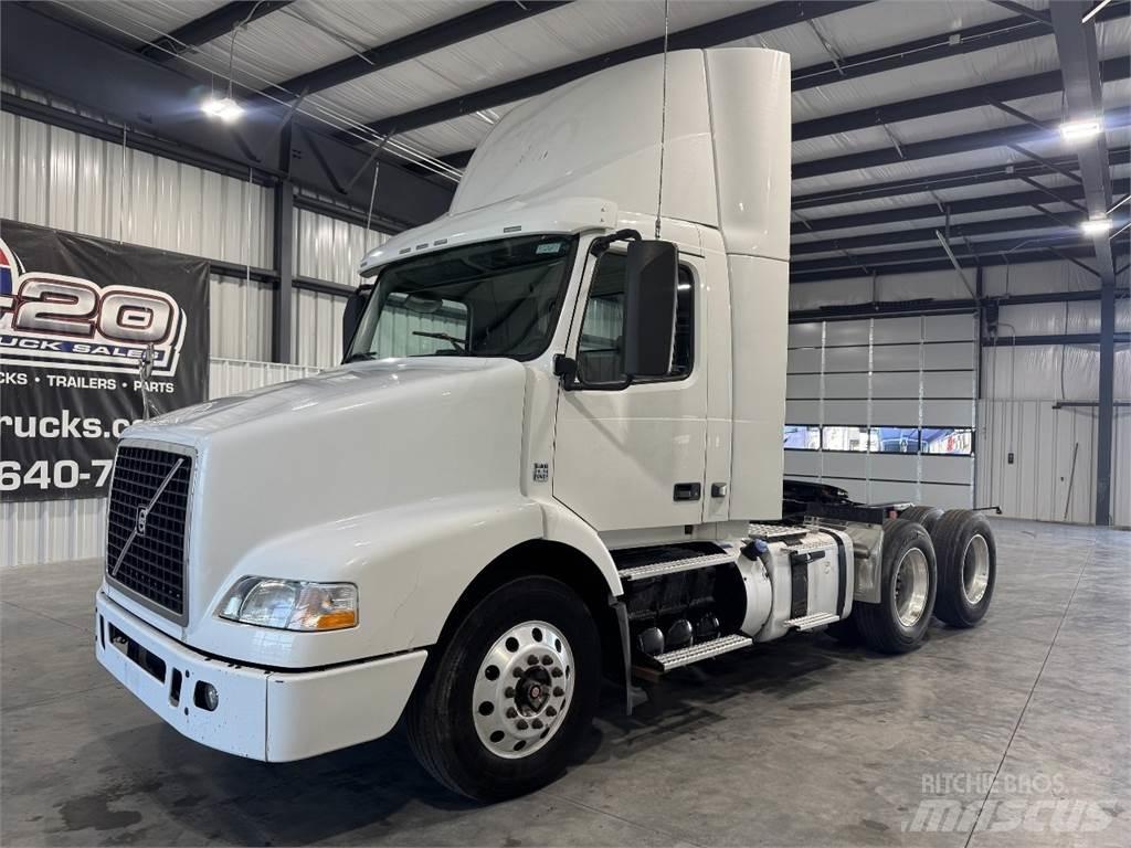 Volvo VNM64T200 Autotractoare
