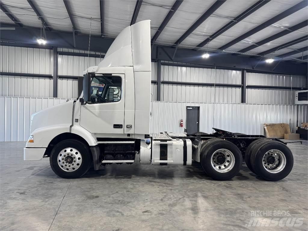 Volvo VNM64T200 Autotractoare