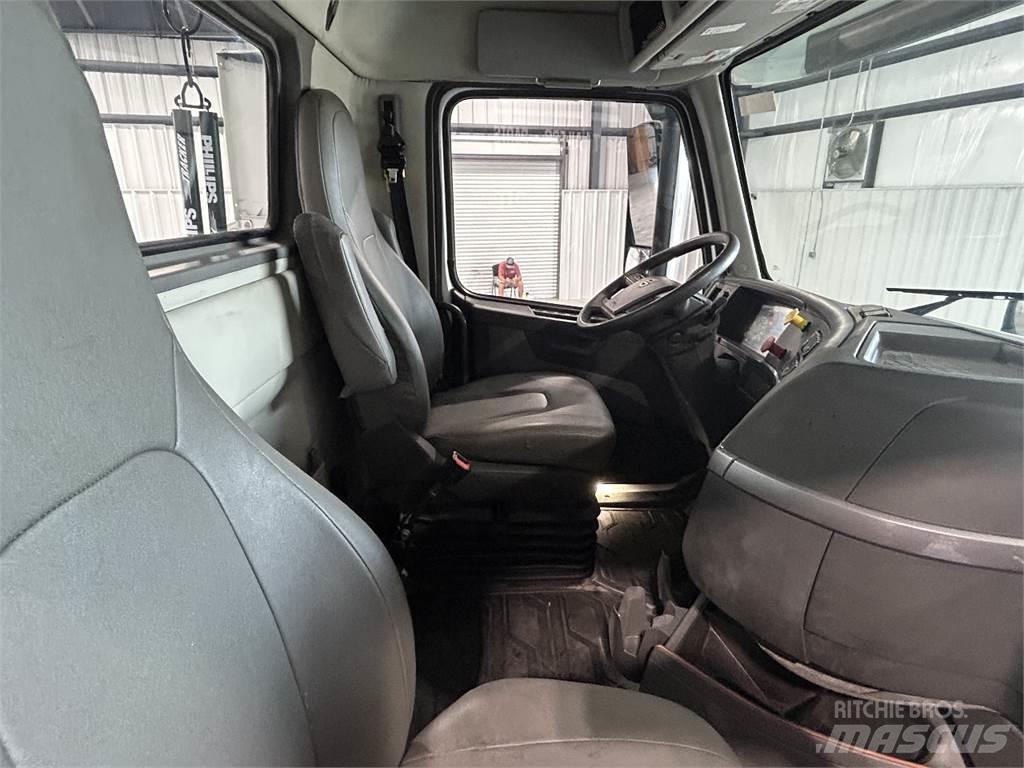 Volvo VNR64T300 Autotractoare