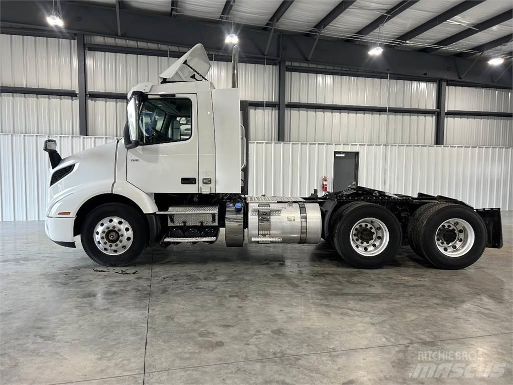 Volvo VNR64T300 Autotractoare