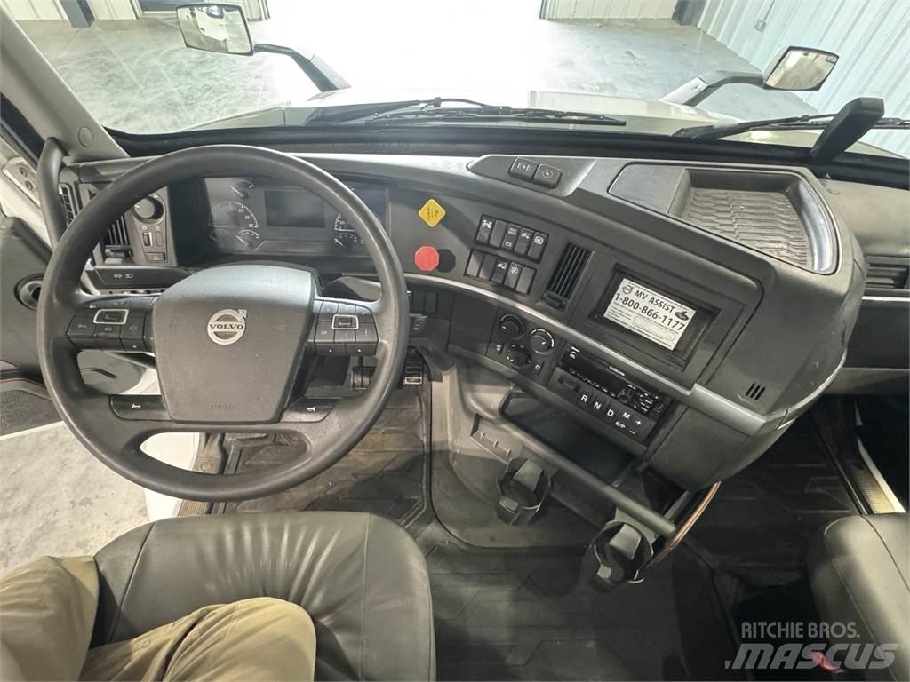 Volvo VNR64T300 Autotractoare