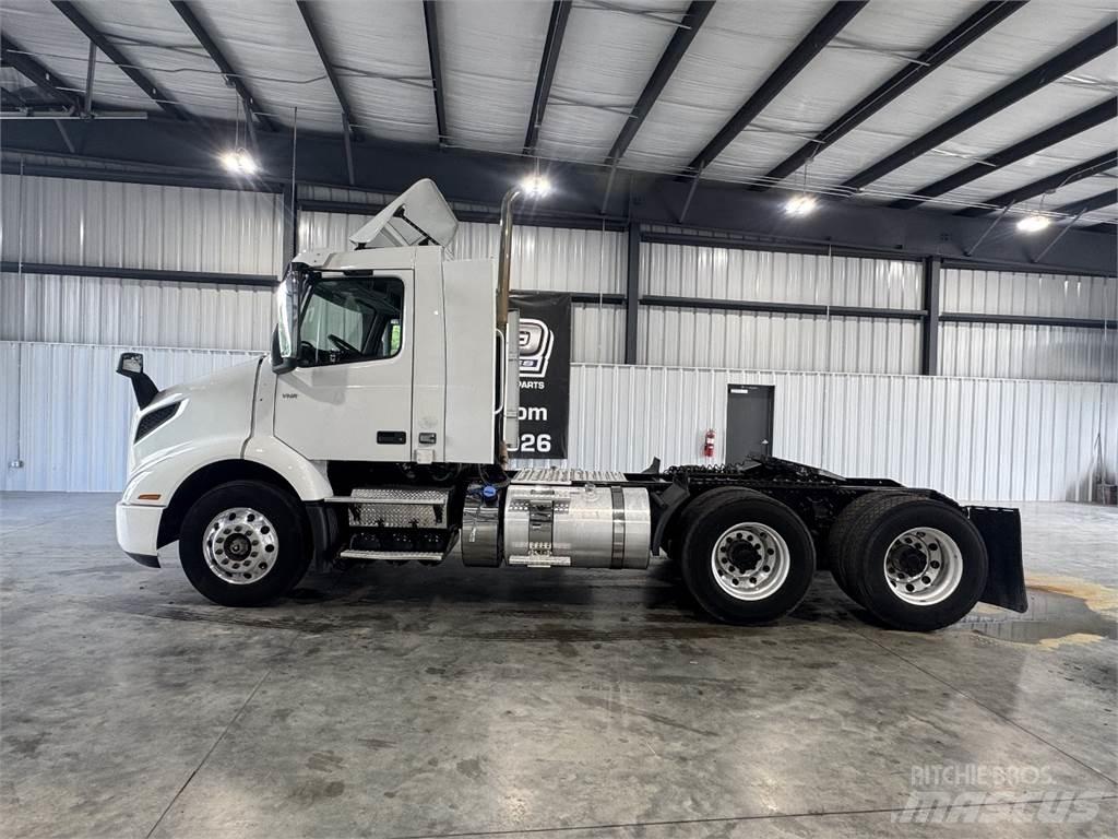 Volvo VNR64T300 Autotractoare