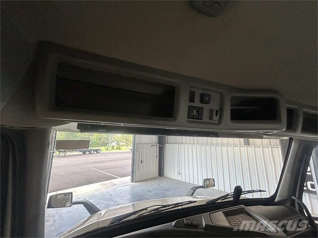Volvo VNR64T300 Autotractoare