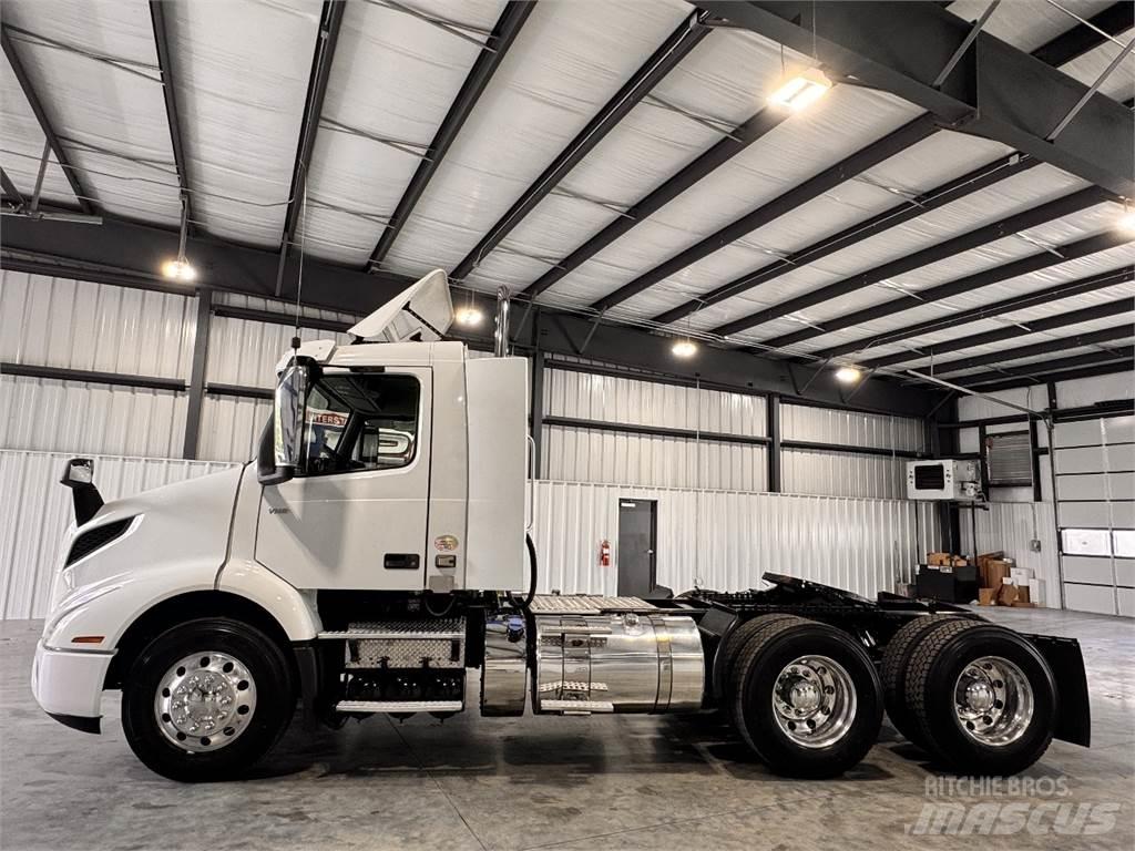 Volvo VNR64T300 Autotractoare
