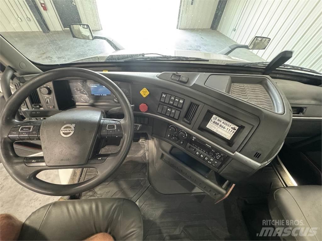 Volvo VNR64T300 Autotractoare