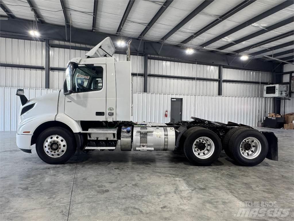 Volvo VNR64T300 Autotractoare