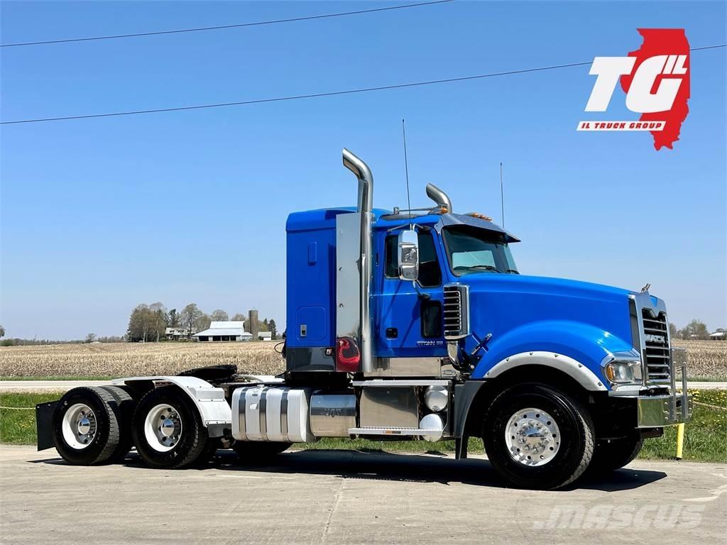 Mack Titan TD713 Autotractoare