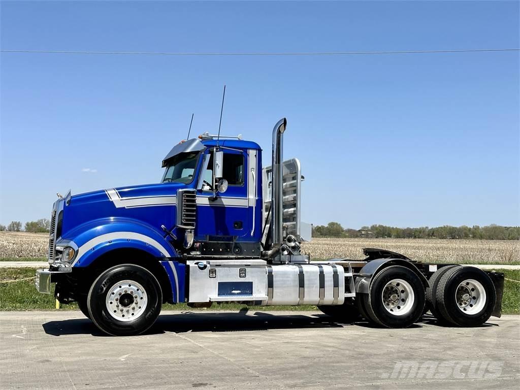 Mack Titan TD713 Autotractoare