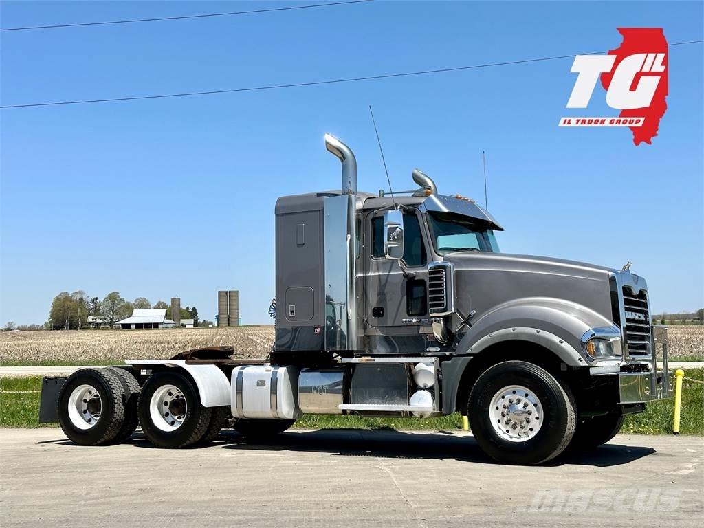 Mack Titan TD713 Autotractoare